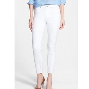 Two by Vince Camuto Jeans Size 30/10